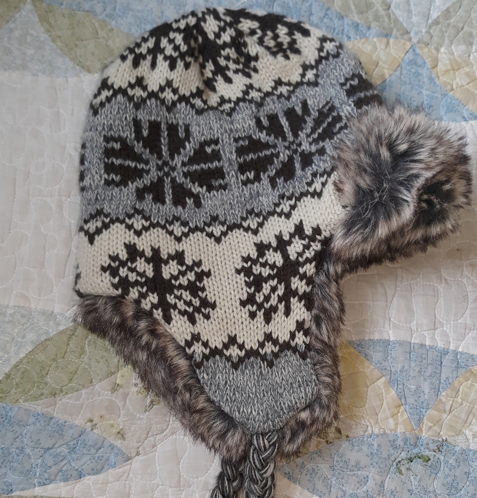 Snowboarding fur beanie